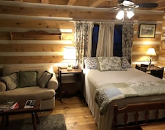 Hele huset/lejligheden Saluda Cabin With Hot Tub, Year Round Views And Wifi Internet And Dish Top 200! (Saluda, USA)