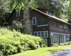Toàn bộ căn nhà/căn hộ Adirondack Camp - Lakefront - New Dock - With Wifi (Ticonderoga, Hoa Kỳ)