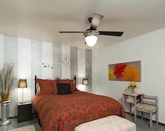 Koko talo/asunto Amour nyky tyylikäs ainutlaatuinen huoneisto vanhassa kaupungissa Scottsdale (Scottsdale, Amerikan Yhdysvallat)