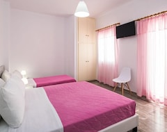 Hotelli Villa Kavallaris & Apartments (Kamari, Kreikka)