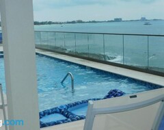 Casa/apartamento entero Ocean Front Seadreams Luxury 2 With 7 Mile Beach Views, (West Bay, Islas Caimán)