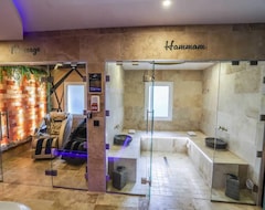 Hele huset/lejligheden Homerez - Spacious Apartement For 2 Ppl. With Swimming-pool, Sauna And Jacuzzi (Montbéliard, Frankrig)