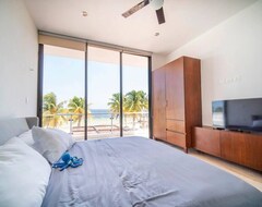 Hele huset/lejligheden Beachfront Coco Modern Designer House By Peninsula Stays (Sinanché, Mexico)