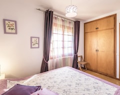 Koko talo/asunto 4 Bedroom Accommodation In Roda De BerÀ (Roda de Bará, Espanja)