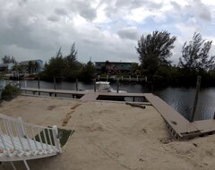 Koko talo/asunto Conch Heaven Is A Four Bedroom House On A Canal With A Dock (South Bimini, Bahamas)