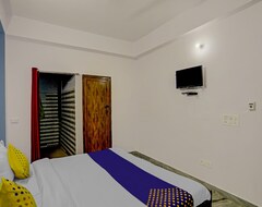 SPOT ON Raj Hotel Vip Near Worlds Of Wonder (Noida, India)