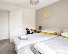 Cijela kuća/apartman Entire 3-bed New House Sleeps 7 Stevenage With Free Parking & Large Garden (Hertford, Ujedinjeno Kraljevstvo)