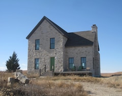 Entire House / Apartment Wide And Endless Views From A Private Hilltop In The Flint Hills (Matfield Green, USA)