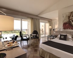 Khách sạn L'Ea Bianca Luxury Resort (Baja Sardinia, Ý)