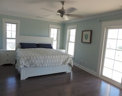 Entire House / Apartment New Construction: 5 BR 4.5 Bth 2nd Row Direct Beach Access w/ Pool & Elevator (Holden Beach, USA)