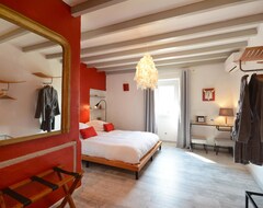 Bed & Breakfast chambres d hotes Le Mas Julien piscine chauffee adult only (Orange, Francia)
