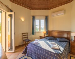 Hele huset/lejligheden Villa In Guia With 4 Bedrooms Sleeps 8 (Guia, Portugal)