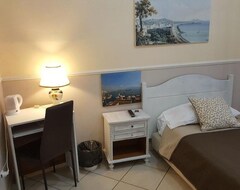 Hotel B&B Napoli Centrale Room&Jacuzzi (Nápoles, Italia)
