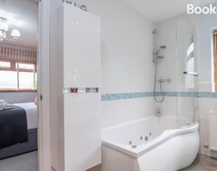 Cijela kuća/apartman Magnificent 3-bedroom Home With Swim Spa (Tewkesbury, Ujedinjeno Kraljevstvo)