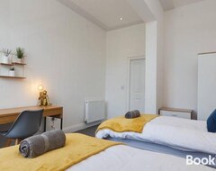 Casa/apartamento entero New! 5 Beds, 2 Baths - Groups, Work & Family - Fast Wifi (Leeds, Reino Unido)