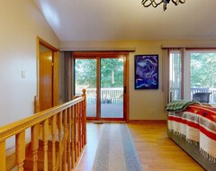 Hele huset/lejligheden Magic Riverfront All Year Round Cottage With Pool & Hot Tub (Fenelon Falls, Canada)