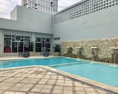 Manila Prince Hotel (Manila, Philippines)