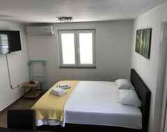 Koko talo/asunto Apartments Michael & Petra , Omisalj, Insel Krk, Kroatien (Omišalj, Kroatia)