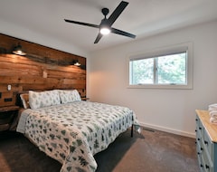 Entire House / Apartment Four Bedroom, Bathroom Condo Units On Big Bear Lake, Take 1, 2, 3 Or All (Danbury, USA)