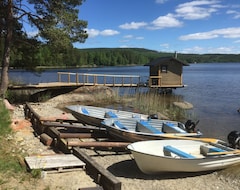 Hele huset/lejligheden Log Cabin Right On The Lake With Boat (Liden, Sverige)