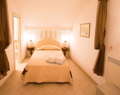 Khách sạn Dimore Luxury Rooms (Gallipoli, Ý)