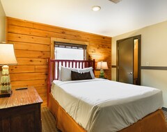 Toàn bộ căn nhà/căn hộ Christmas Mountain 2 Bedroom Sleeps 6 A (Wisconsin Dells, Hoa Kỳ)