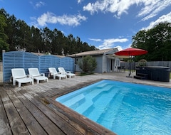 Cijela kuća/apartman Near Soulac / sea individual chalet, swimming pool, covered heated to 28 °, jacuzzi (Vensac, Francuska)