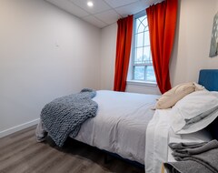 Hele huset/lejligheden One Bedroom Downton Apartment In The Middle Of Everything London Has To Offer. (London, Canada)