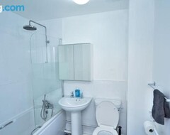 Tüm Ev/Apart Daire Spacious Two-bedroom Apartment (Dagenham, Birleşik Krallık)