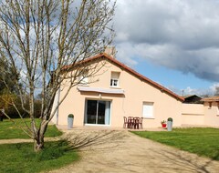Toàn bộ căn nhà/căn hộ Homerez - Spacious House For 6 Ppl. With Garden And Terrace At Vasles (Vasles, Pháp)