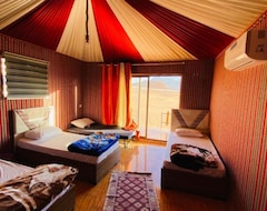 Khách sạn Wadi Rum Traditional Camp (Wadi Rum, Jordan)