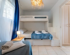 Cijela kuća/apartman Apartment Sea Front Beach Macarena A With Private Terrace, Shared Pools & Wi-fi (Calahonda, Španjolska)