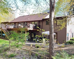 Toàn bộ căn nhà/căn hộ Hot Tub, 10 Wooded Acres, Trails & Pond, Close To Attractions (Grandville, Hoa Kỳ)