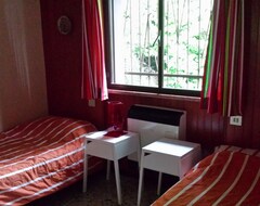 Hotelli Detached 6-person Cottage On Lake Idro (Idro, Italia)