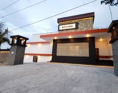 Freno Hotel (Demak, Endonezya)