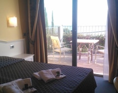 Khách sạn Hotel Riva Del Sole (Moniga del Garda, Ý)