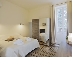 Cijela kuća/apartman Centenary Farmhouse With Pool Sleep 14, 1min To Shops, 10 Min To Big City, Luxe (Cabannes, Francuska)