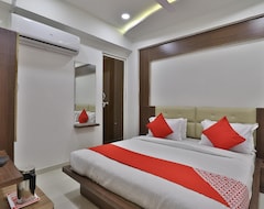 Hotel OYO 35508 Dev Palace (Ahmedabad, Indija)