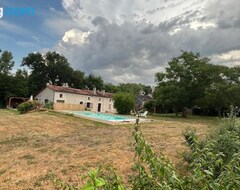 Koko talo/asunto Maison Perigord Vert Piscine Et Spa (La Roche-Chalais, Ranska)