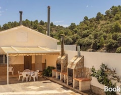 Hele huset/lejligheden Stunning Home In El Campillo With Indoor Swimming Pool, Heated Swimming Pool And 3 Bedrooms (Oria, Spanien)