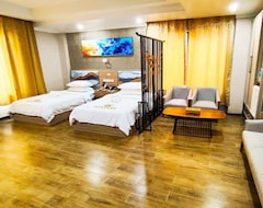 Erus Suites Hotel (Balabag, Filipinler)