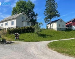 Tüm Ev/Apart Daire Nakkentunet - Familievennlig Hus Pa Gardstun. (Ørskog, Norveç)