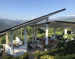 Hele huset/lejligheden Espectacular Casa De Campo Con Hermosa Vista A La Cordillera Rodeada De Jardines (San Joaquín, Colombia)