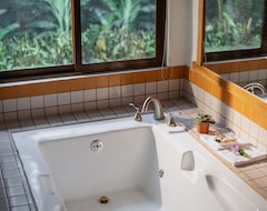 Hotelli Villa Blanca Cloud Forest Hotel + Retreat (La Fortuna, Costa Rica)