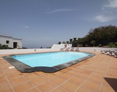 Casa/apartamento entero Fantástica villa de 4 dormitorios con bañera de hidromasaje, piscina privada y vistas increíbles (Tinajo, España)