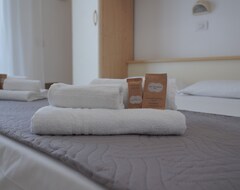 Khách sạn Lively Hotel (Bellaria-Igea Marina, Ý)