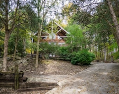 Casa/apartamento entero Beautiful Cabin Nestled On A Hillside At Cove Hollow Bay (Silver Point, EE. UU.)