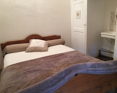 Otel In A Private Mansion In The Center Of Beziers, Warmly Decorated - (Béziers, Fransa)