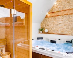 Cijela kuća/apartman Escapade Au Cocon Des Plaisirs Secrets Spa &sauna (Fains, Francuska)