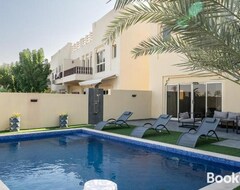 Hele huset/lejligheden Nasma Luxury Stays - Homey 4br Villa With Relaxing Golf Course View (Ras Al-Khaimah, Forenede Arabiske Emirater)
